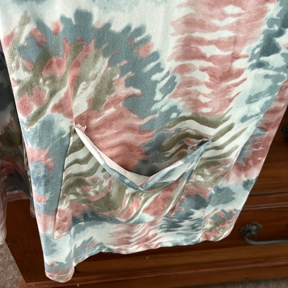 NWOT Women’s Viamor Tie-Dye Cardigan With Pockets! - Picture 4 of 4